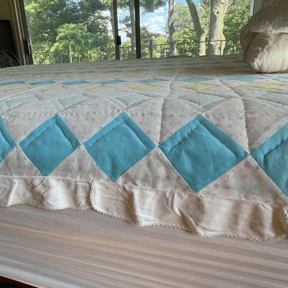 Vintage Hand Stitched Quilt 87x69 Retro Patchwork Diamond Baby Washcloth Ruffle - Picture 2 of 8